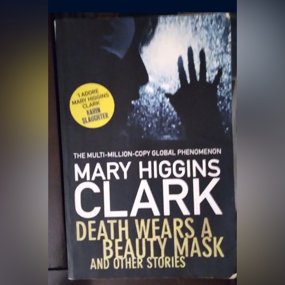 MARY HIGGINS CLARK DEATH WEARS A BEAUTY MASK.